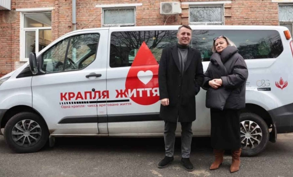 Вінницький центр крові отримав авто для виїзного забору крові Вінницький центр крові отримав авто для виїзного забору крові