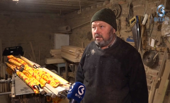 Вінницький волонтер виготовляє дерев’яні ліжка-трансформери для воїнів-захисників Вінницький волонтер виготовляє дерев’яні ліжка-трансформери для воїнів-захисників