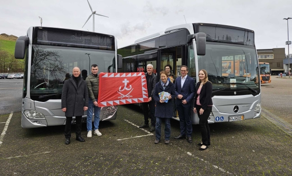 Вінниця отримала від Карлсруе сучасні автобуси та медичну допомогу Вінниця отримала від Карлсруе сучасні автобуси та медичну допомогу
