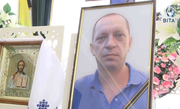 Вінниця прощалась з працівником заводу, який окупанти атакували безпілотниками 16 липня