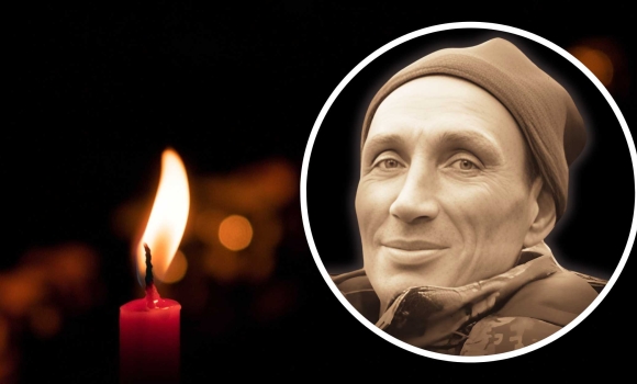 Вінниця прощається з полеглим воїном, який евакуйовував поранених з найгарячіших точок Донеччини Вінниця прощається з полеглим воїном, який евакуйовував поранених з найгарячіших точок Донеччини