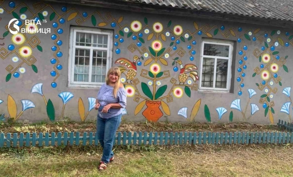Вісім майстрів розписали стіни села на Шаргородщині знову пройшла «Мальована хата»