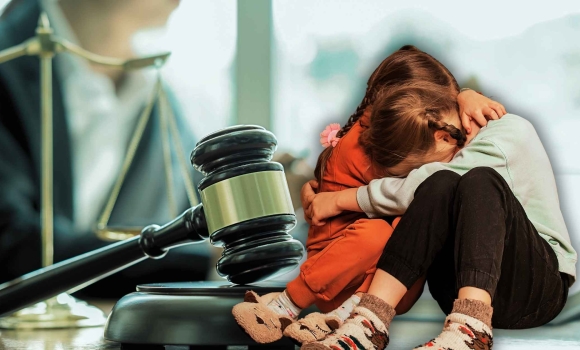 Вітчим три роки вчиняв сексуальне насильство щодо малолітніх падчерок Вітчим три роки вчиняв сексуальне насильство щодо малолітніх падчерок