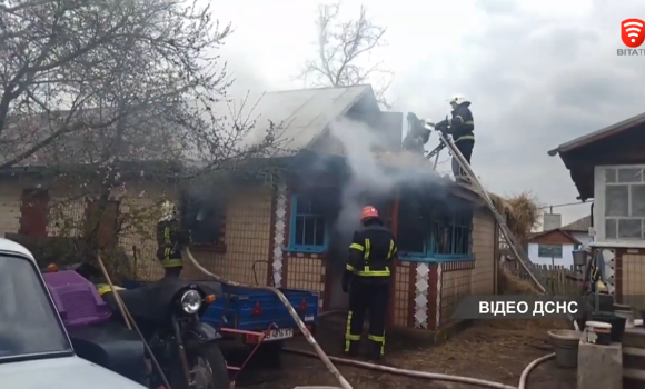 Витягли з палаючої кухні: в селі Сутиски ледь не згоріла пенсіонерка