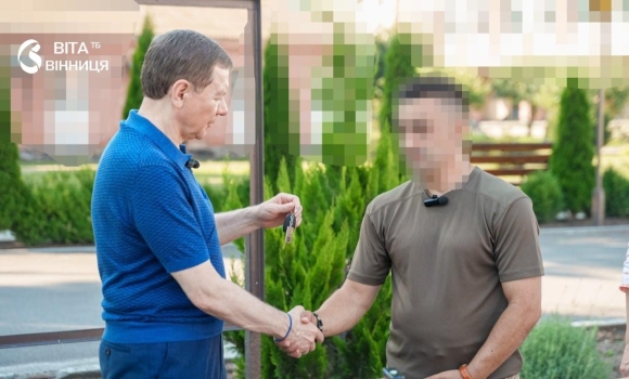 Військова частина ППО отримала від Вінниці автомобіль і спецобладнання