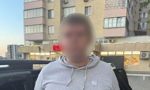 Вкрав у Вінниці гроші та ноутбук товариша й втік до Одеси