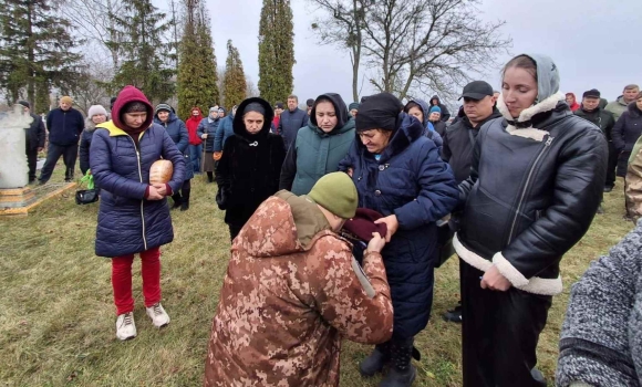 Внаслідок артилерійського обстрілу загинув 45-річний воїн з Теплицької громади Внаслідок артилерійського обстрілу загинув 45-річний воїн з Теплицької громади