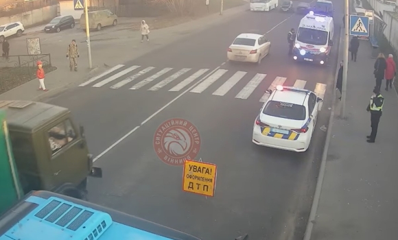 Водій буса у Вінниці збив чоловіка на пішохідному переході