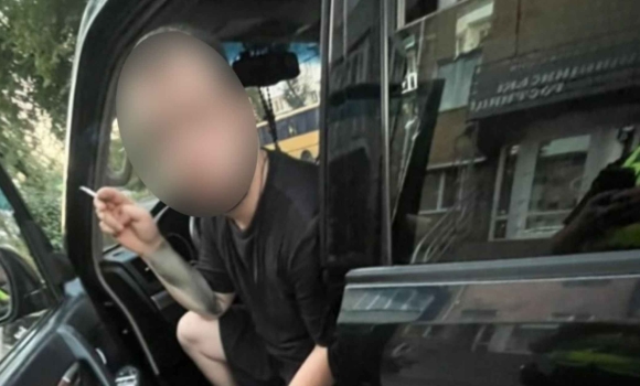 Водій вінницького позашляховика сів за кермо у стані наркосп'яніння