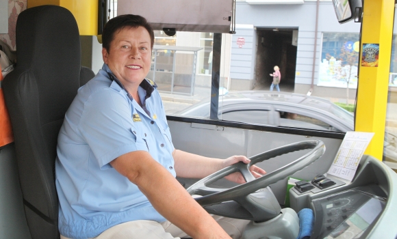 Водійка вінницького автобуса повернула пасажирці загублений “скарб”