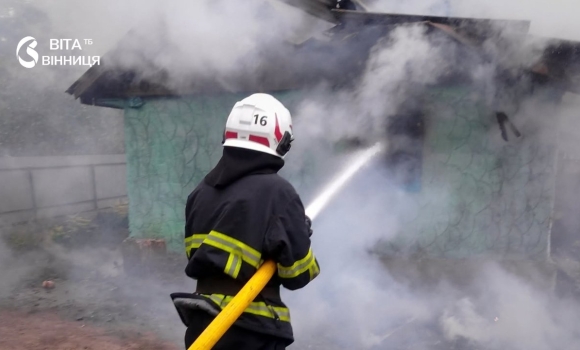 Вогонь не дістався житла на Вінниччині вчасно загасили пожежу в господарській будівлі