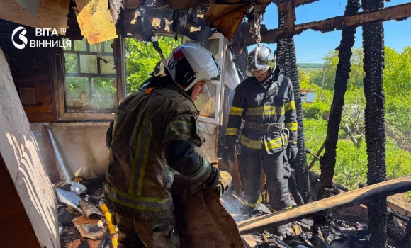 Вогонь знищив дах та автівку за добу рятувальники Вінниччини ліквідували шість пожеж у житловому секторі Вогонь знищив дах та автівку за добу рятувальники Вінниччини ліквідували шість пожеж у житловому секторі