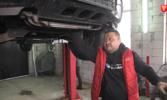 Купують нові й ремонтують розбиті авто: шаргородські волонтери підтримують ЗСУ