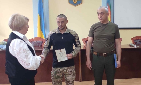 Воїн з Теплика отримав «Золотий хрест» від Головнокомандувача