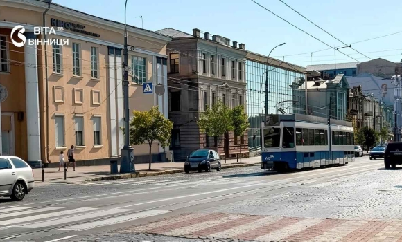 Вулиця Соборна отримала виділені смуги для трамваїв що про це думають вінничани