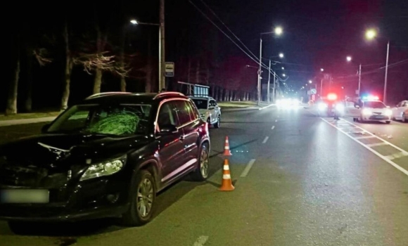 Ввечері на пішохідному переході у Вінниці збили 18-річну дівчину Ввечері на пішохідному переході у Вінниці збили 18-річну дівчину