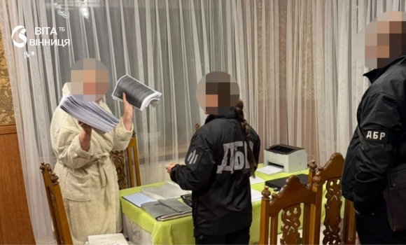 Ввозили пил, вивозили великі фракції незаконно відправили до Азії майже 5 тонн бурштину