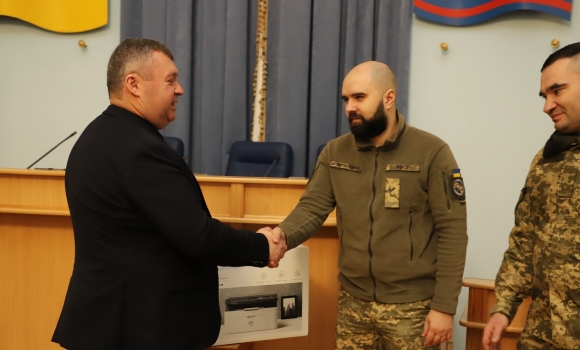 Вячеслав Соколовий передав військовим санітарної роти необхідну оргтехніку