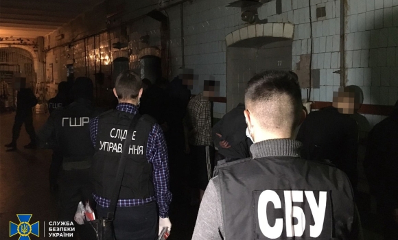 В'язні Вінницької колонії організували масштабну схему онлайн-шахрайства
