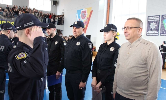 Вибір мужніх у Вінниці привітали молодих правоохоронців, які служитимуть у час війни