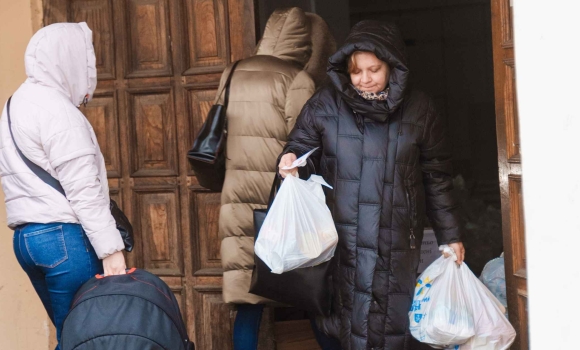 Видають продуктові набори для малозахищених категорій вінничан