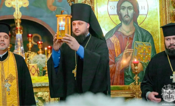 Вифлеємський вогонь миру засяяв у Спасо-Преображенському кафедральному соборі у Вінниці Вифлеємський вогонь миру засяяв у Спасо-Преображенському кафедральному соборі у Вінниці