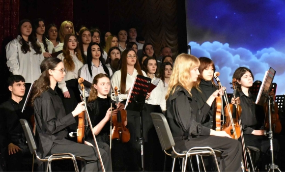 Викладачів коледжу мистецтв учні вшанували концертом Викладачів коледжу мистецтв учні вшанували концертом