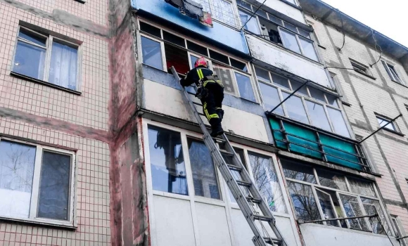 Викликали рятувальники 87-річна вінничанка не змогла самостійно відчинити двері