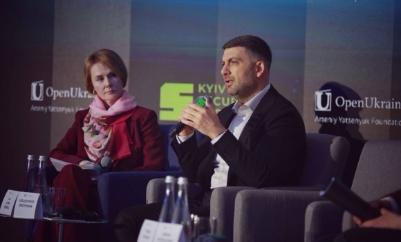 Як громадам вистояти взимку Володимир Гройсман назвав три «стовпи» стійкості на Київському Безпековому Форумі