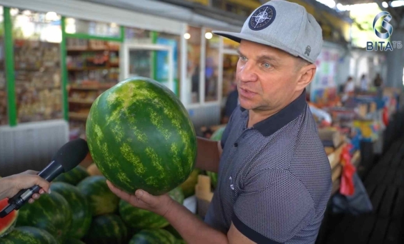 Як обрати стиглий кавун та скільки вони коштують на вінницьких ринках