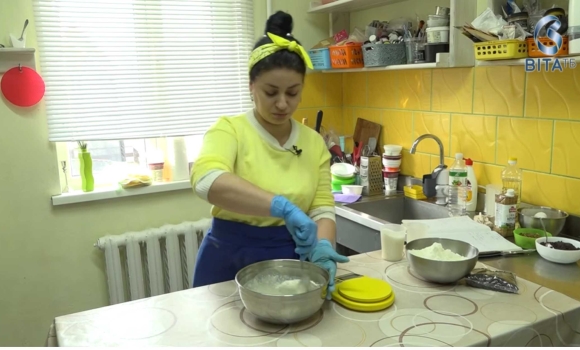 Як спекти рум'яні крафіни з апельсиновою цедрою авторський рецепт великодньої випічки