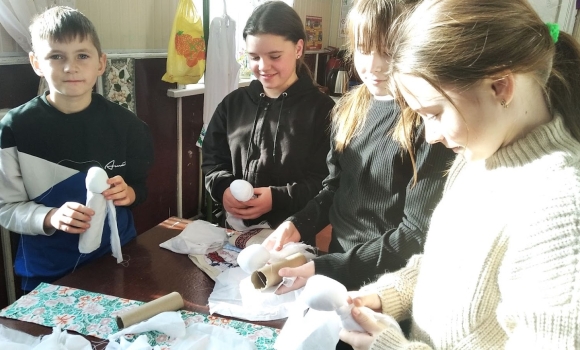 Як у Великих Крушлинцях навчають дітей українських звичаїв та традицій