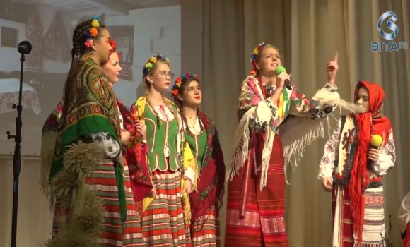 Як у Вінниці студенти відтворили старовинні обряди на Андріївських вечорницях Як у Вінниці студенти відтворили старовинні обряди на Андріївських вечорницях