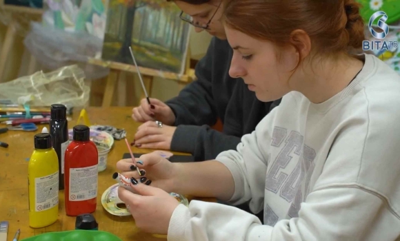 Як учні вінницького художнього училища допомагають захисникам Як учні вінницького художнього училища допомагають захисникам