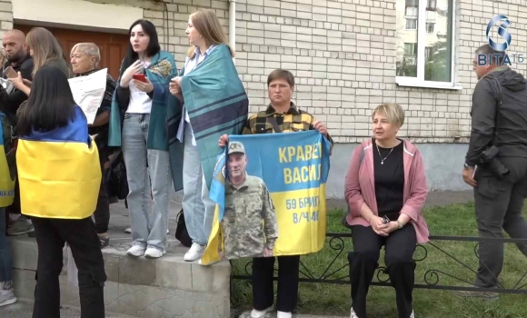 Як українські родини зустрічають звільнених з полону військових