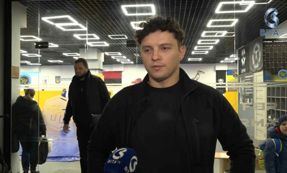 Як ветеран війни на протезі підкорив Кіліманджаро Як ветеран війни на протезі підкорив Кіліманджаро