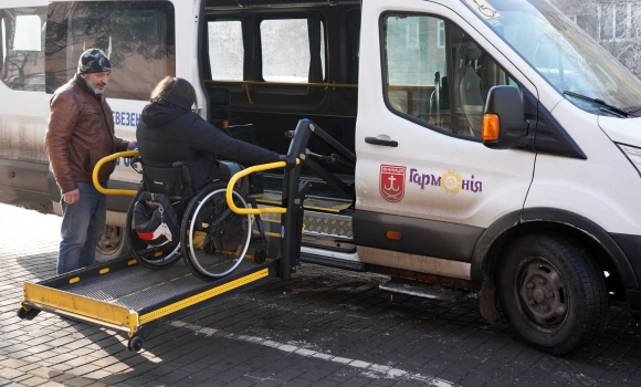 Як вінничани можуть скористатися послугою перевезення людей на кріслах колісних