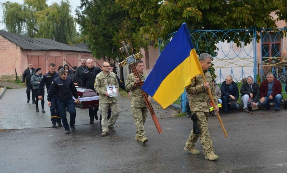 Ямпільська громада прощалась із 29-річним загиблим воїном-захисником