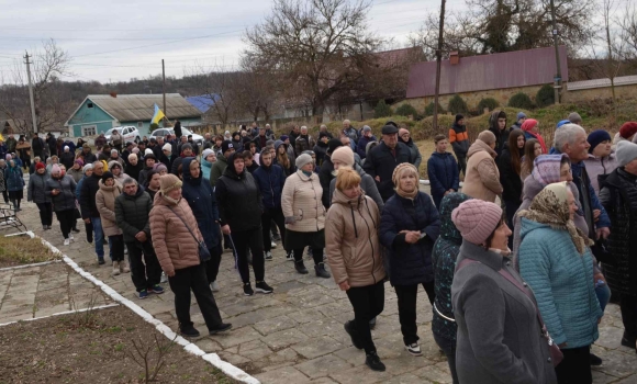 Ямпільська громада прощалась із загиблим на фронті командиром механізованого відділення