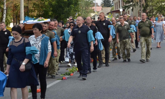 Ямпільська громада прощалась із загиблим на фронті начальником прикордонної застави