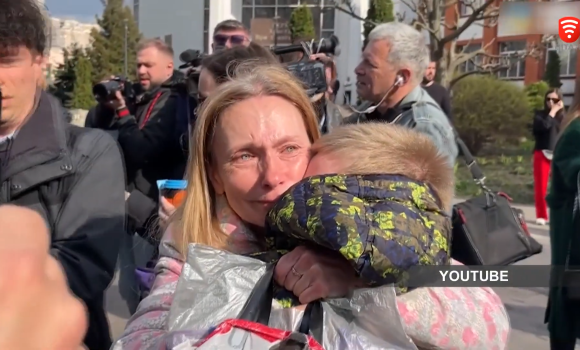 Юнаки та дівчата, яких росіяни незаконно вивезли з тимчасово окупованих територій, нарешті вдома