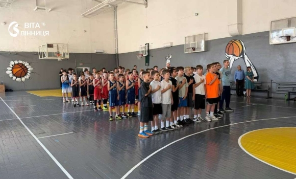 Юні баскетболісти з кількох міст України змагалися у Вінниці — перемогли господарі