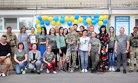 Юні дизайнери з Вінниці зібрали гроші на автомобіль для військових