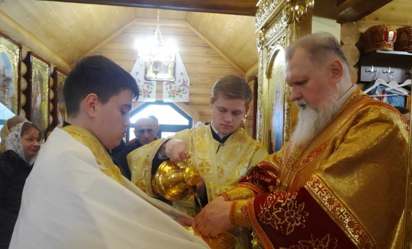 З молитвою за воїнів на Вінниччині освятили новий храм на честь Юрія Переможця