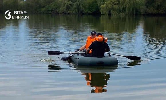 З річки Снивода на Вінниччині рятувальники дістали тіло 75-річного чоловіка З річки Снивода на Вінниччині рятувальники дістали тіло 75-річного чоловіка