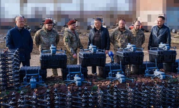 З Вінниці на фронт для двох бригад передали по 100 FPV-дронів «десяток» та по п’ять Matrice 4Е