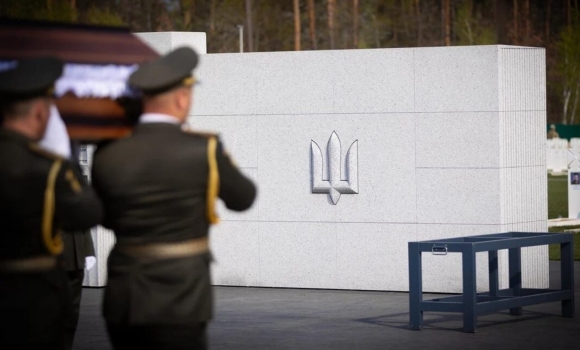 За ініціативи Вінниччини на Національному військовому меморіалі вшанували пам’ять полеглих воїнів.