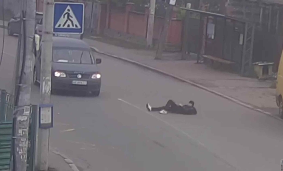 За кілька метрів до пішохідного переходу вінничанка потрапила під колеса авто