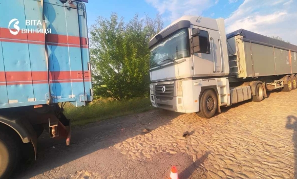 Забув поставити на гальмо на Вінниччині водій загинув під колесами власної вантажівки