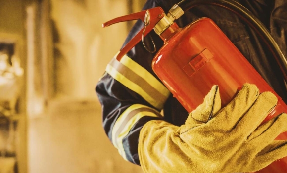 Задимило весь під’їзд як вінницькі патрульні рятували людей з пожежі на Петра Запорожця